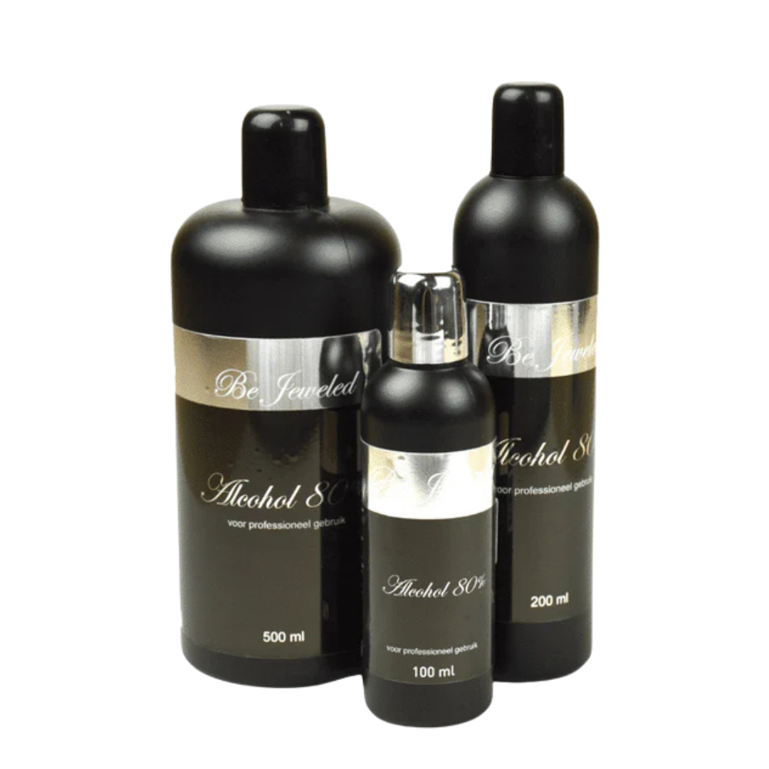 Flacon d’alcool à 80 % pour désinfection en onglerie, utilisé pour nettoyer surfaces, outils et mains