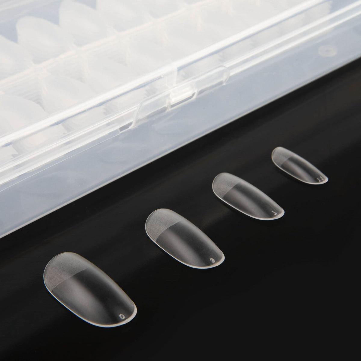 Quelques capsules Flexi Tips Oval de Nails Company présentées en différentes tailles