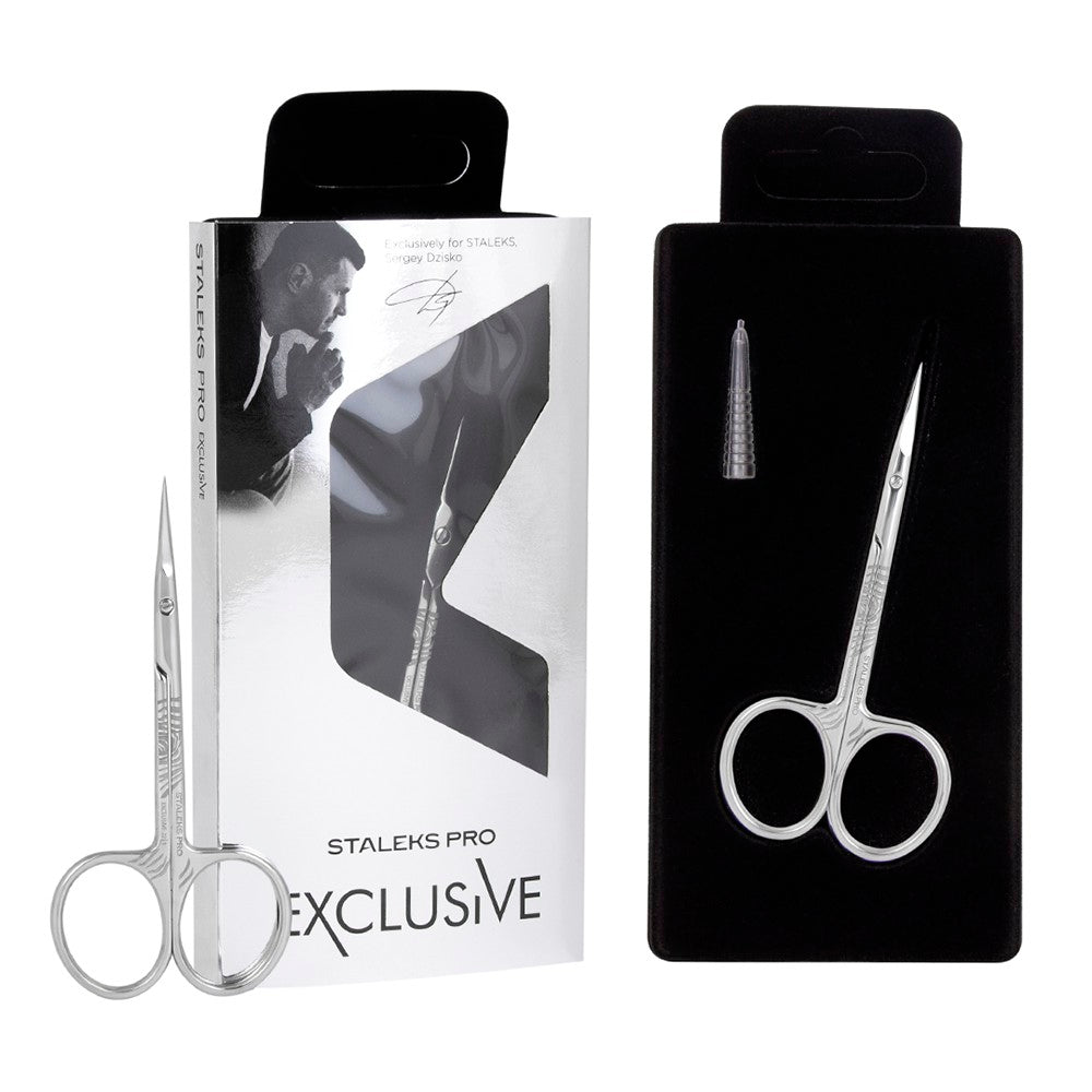Ciseaux à cuticules Staleks Exclusive SX 22/1 Zebra présentés dans leur boîte.