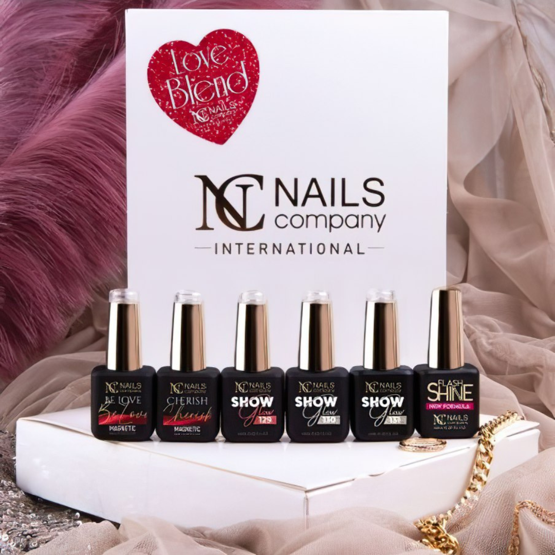 Coffret Love Blend de Nails Company regroupant des vernis semi-permanents pailletés Show Glow et des teintes magnétiques Love Blend