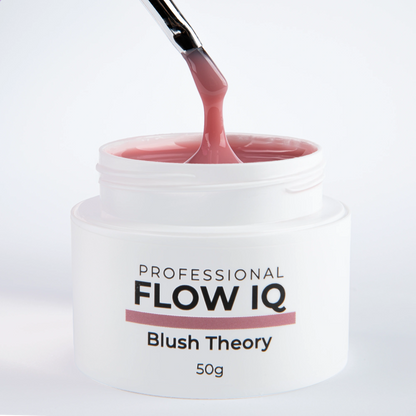 Pinceau tirant la matière du gel Flow IQ Blush Theory Nails Company avec texture auto égalisante visible.
