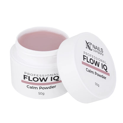 Flow IQ Calm Powder Nails Company pot ouvert avec gel rose froid couvrant visible.