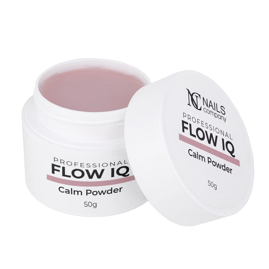 Flow IQ Calm Powder Nails Company pot ouvert avec gel rose froid couvrant visible.