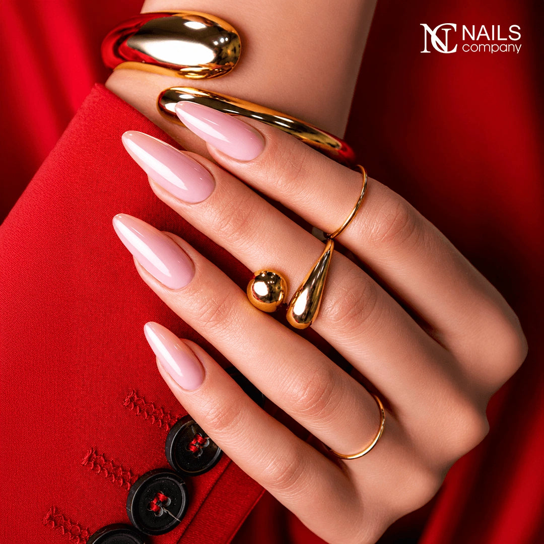 Manucure réalisée avec le gel Flow IQ Calm Powder Nails Company rose froid couvrant.
