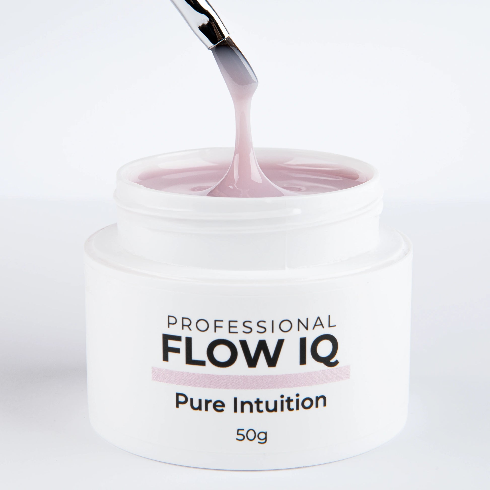 Pinceau tirant la matière du gel Flow IQ Pure Intuition Nails Company avec texture auto égalisante visible.
