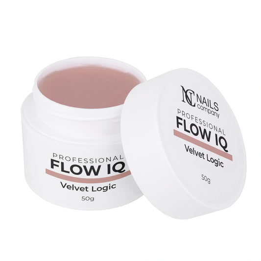 Flow IQ Velvet Logic Nails Company pot ouvert avec gel brun aux sous-tons chauds visible.