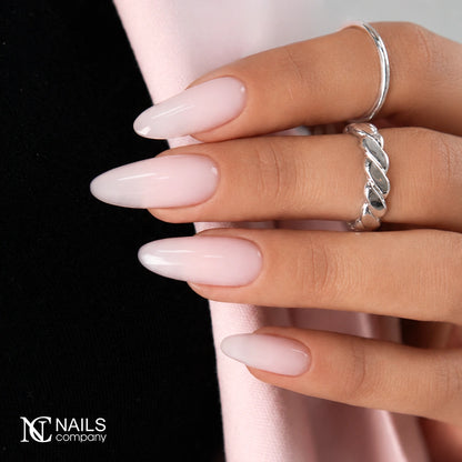 Exemple de pose réalisée avec le gel de construction Thix Me Choose Me de Nails Company