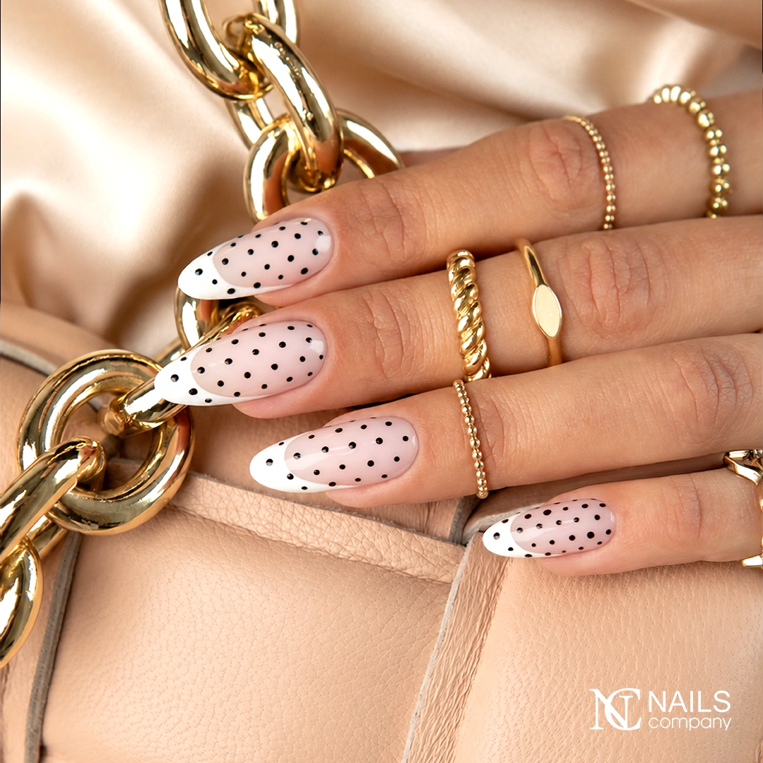 Exemple de nail art réalisé avec le gel de construction Thix Me Choose Me de Nails Company