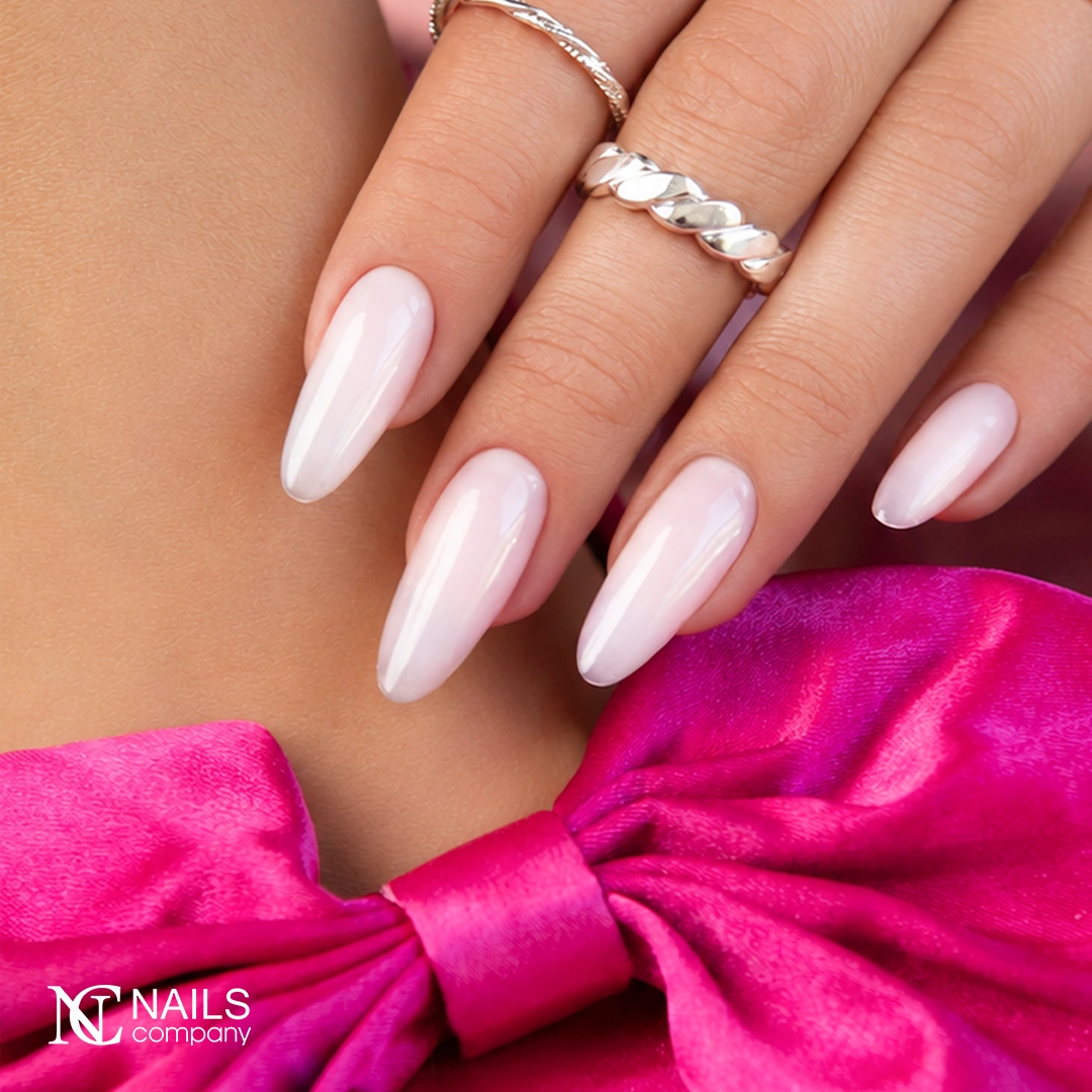 Exemple de pose réalisée avec le gel de construction Thix Me Find Me de Nails Company