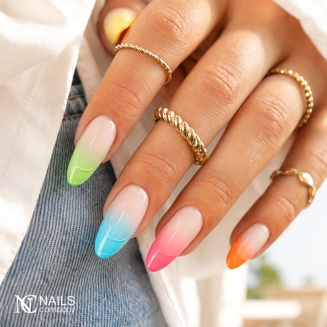 Autre exemple de nail art réalisé avec le gel de construction Thix Me Find Me de Nails Company