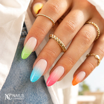 Autre exemple de nail art réalisé avec le gel de construction Thix Me Find Me de Nails Company