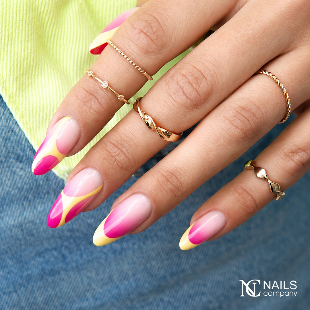 Exemple de nail art réalisé avec le gel de construction Thix Me Want Me de Nails Company