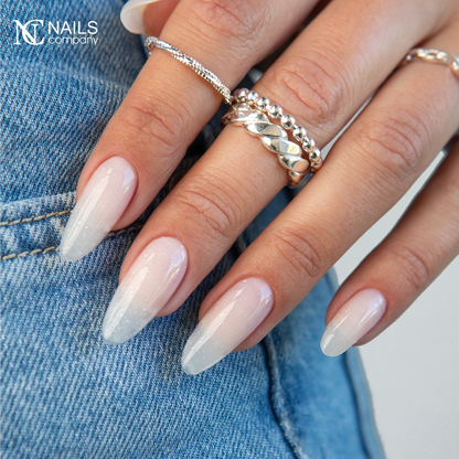 Exemple de pose réalisée avec le gel de construction Thix Me Watch Me de Nails Company