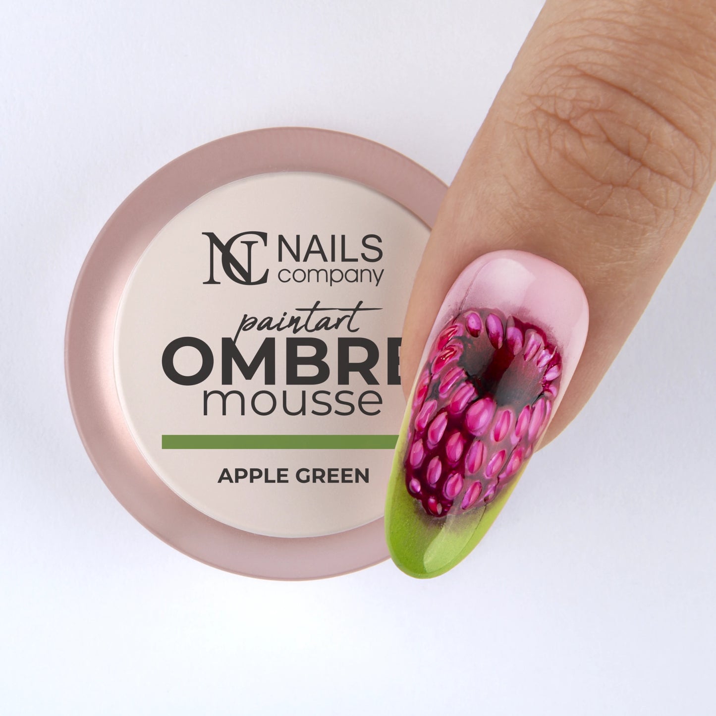 Nail art réalisé sur doigt avec gel paint Ombre Mousse Apple Green Nails Company vert frais.