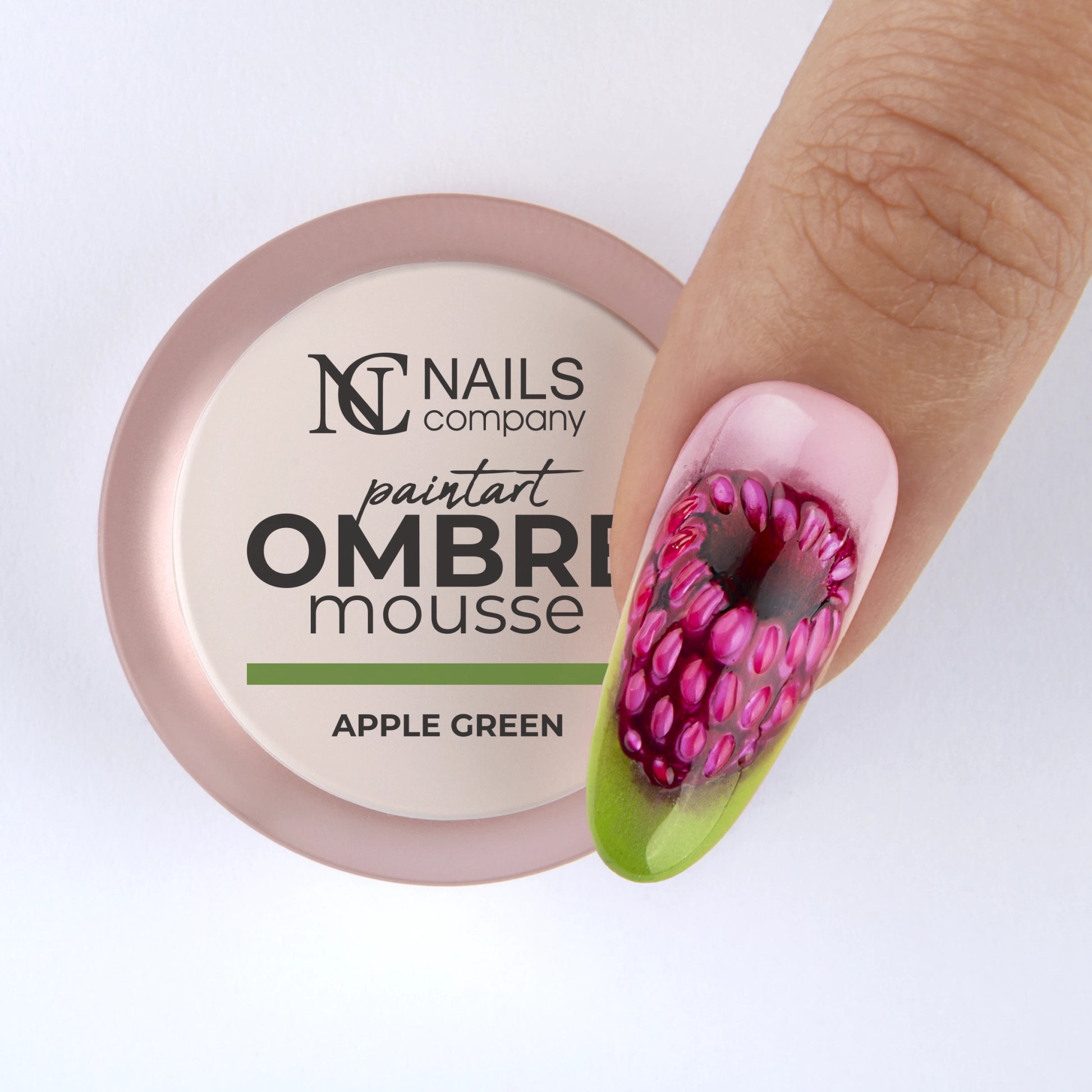 Nail art réalisé sur doigt avec gel paint Ombre Mousse Apple Green Nails Company vert frais.