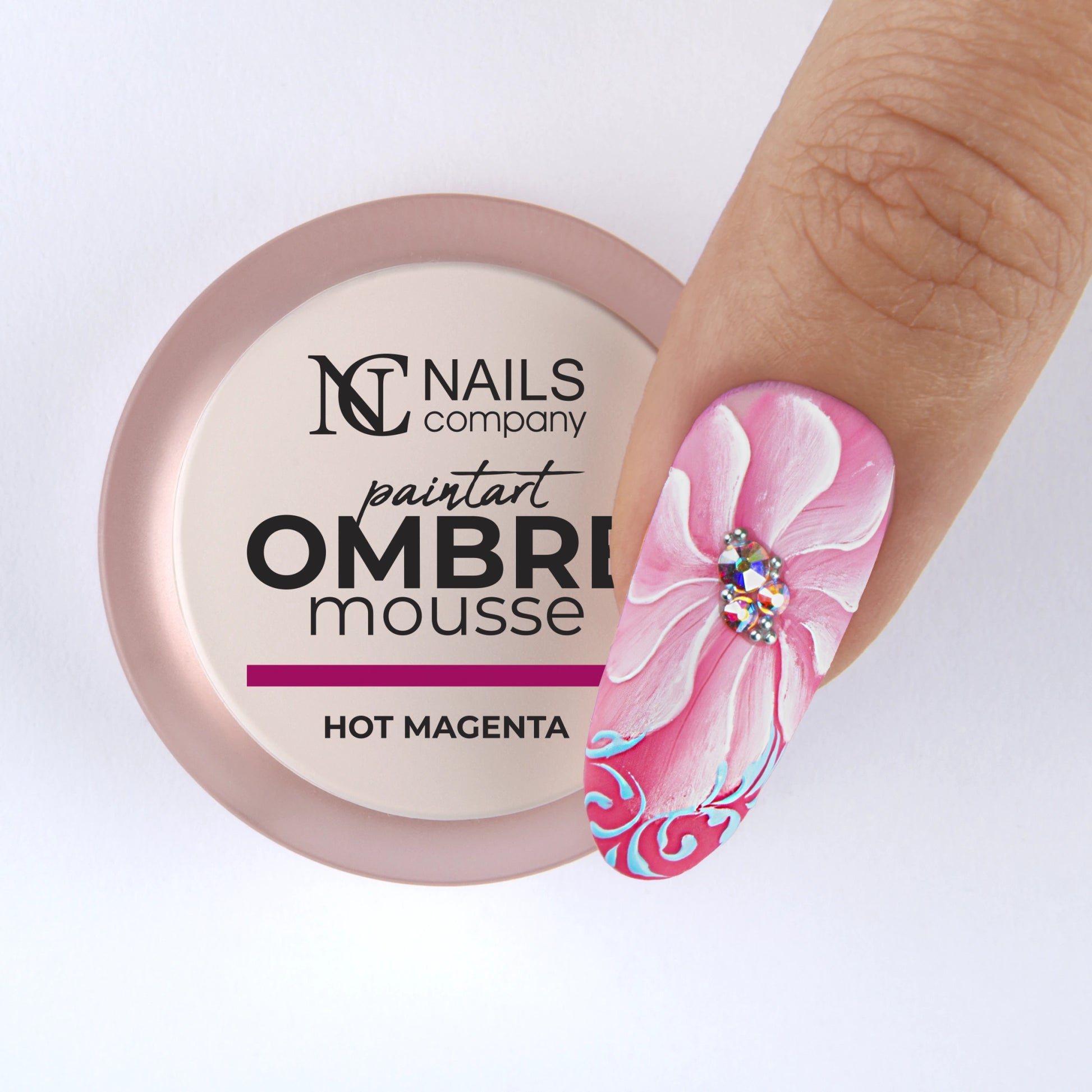 Nail art réalisé sur doigt avec gel paint Ombre Mousse Hot Magenta Nails Company rose fuchsia.