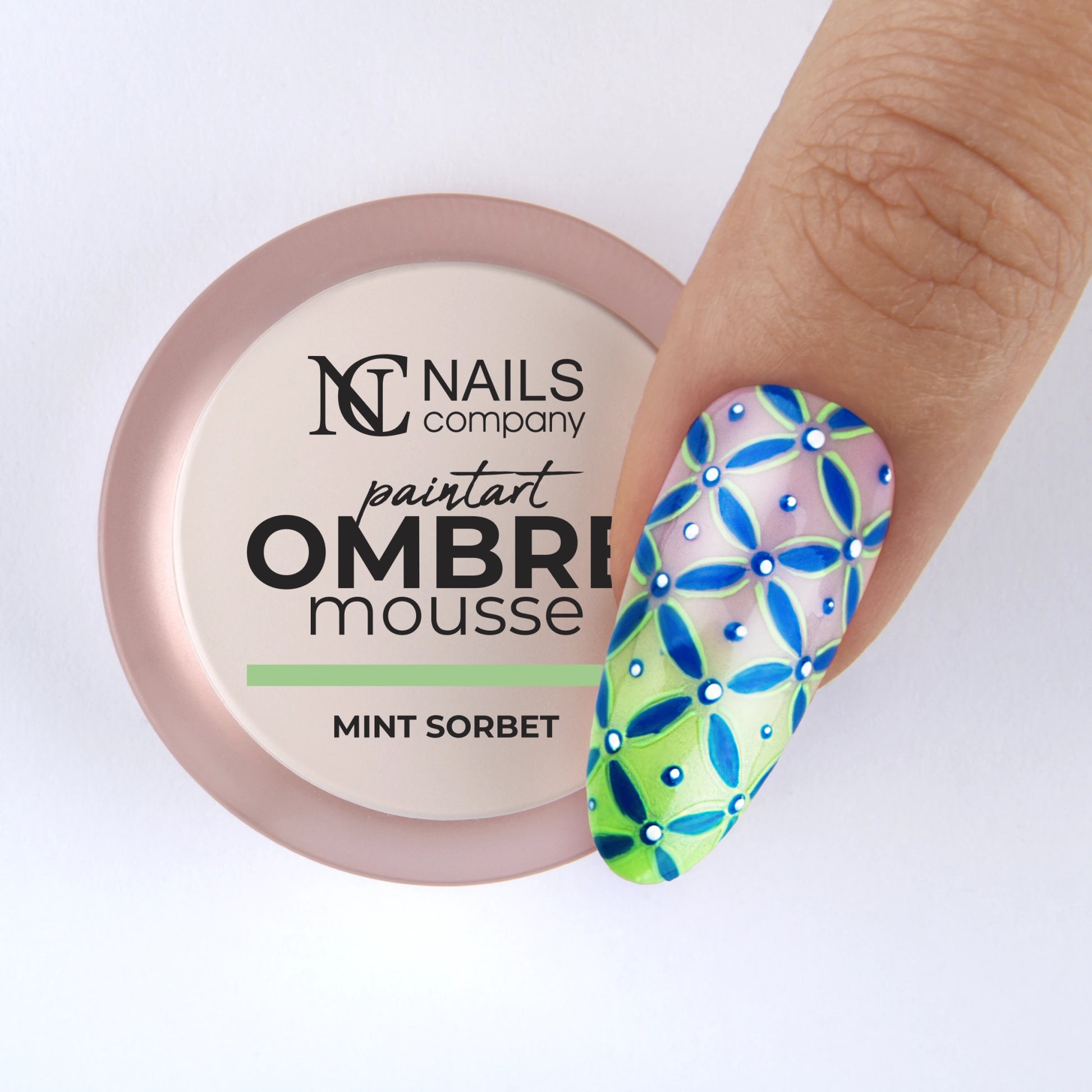 Nail art réalisé sur doigt avec gel paint Ombre Mousse Mint Sorbet Nails Company vert frais.