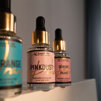 Huiles à cuticules Pink Dust et Sunday in Paris présentées ensemble, toutes deux avec compte-gouttes pour une application précise et hygiénique