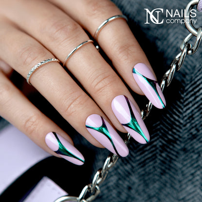 Nail art réalisé avec Mirror Liquid Powder 004 Nails Company aux reflets chrome émeraude et turquoise.