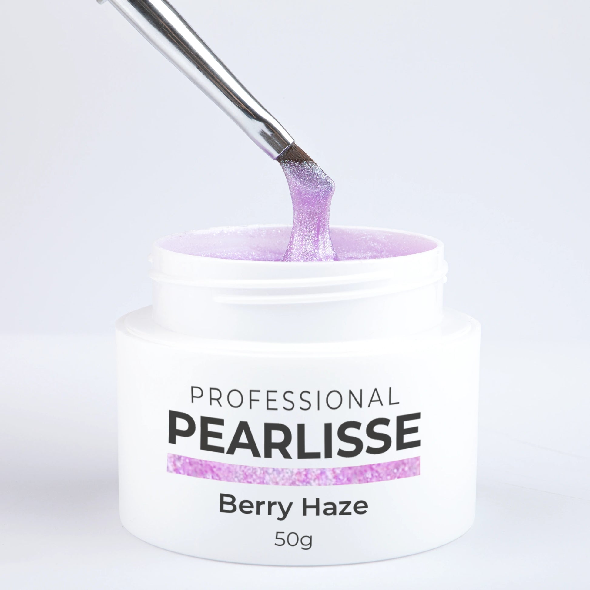 Spatule prélevant le Pearlisse Gel Berry Haze Nails Company dans le pot ouvert avec texture perlée visible.