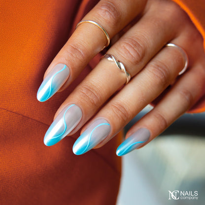 Exemple de pose réalisée avec le Pigment Glassé 002 argenté de Nails Company
