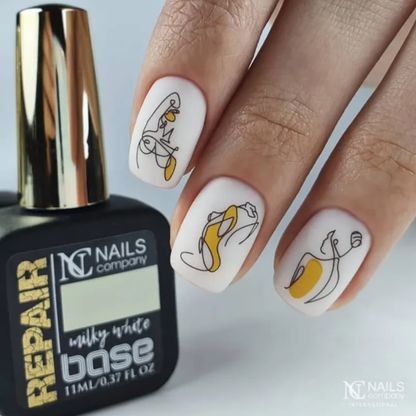 Repair Base Milky White Nails Company avec manucure et nail art sur base blanc laiteux.
