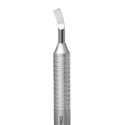 Lame inclinée du repousse cuticules Staleks Pro Expert PE-100/4.2 pour nettoyage de la plaque.