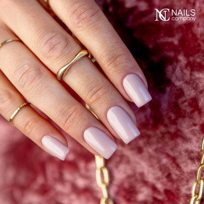 Manucure réalisée avec Smart Base Pro Barelia Nails Company seule pour rendu nude naturel.