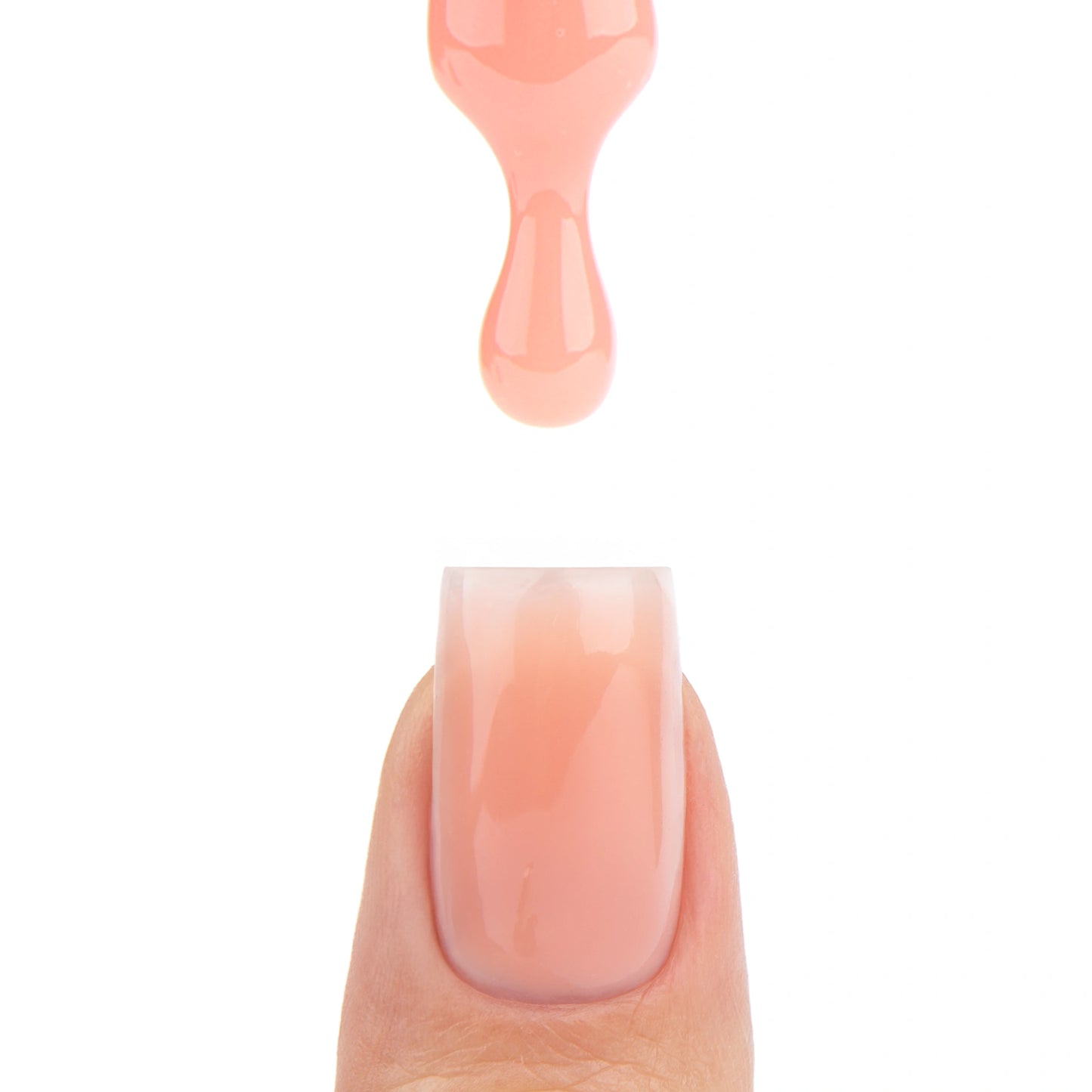 Application de Smart Base Pro Soft Amber Nails Company avec pinceau et matière beige rosée qui coule.