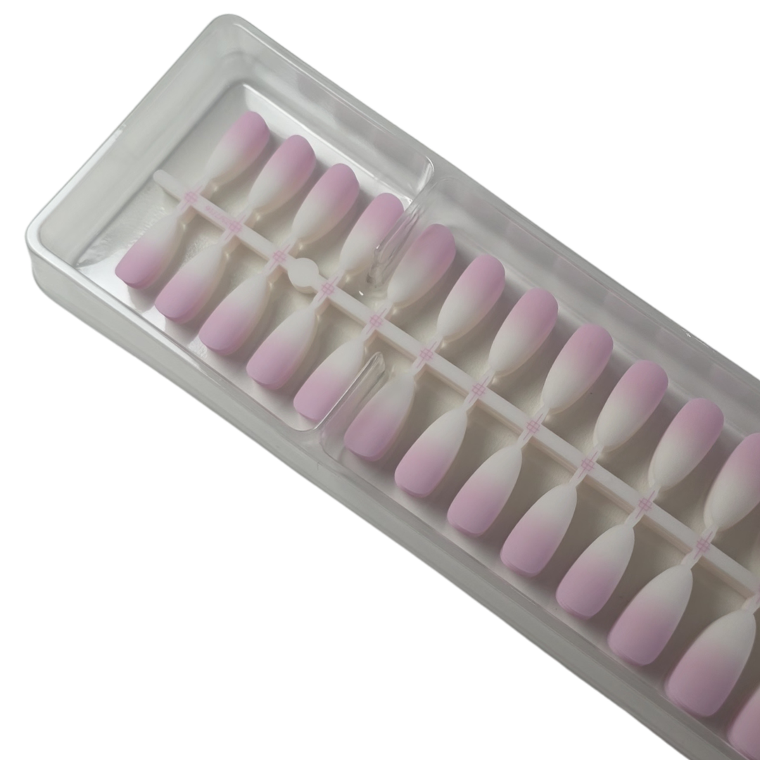 SnapNails Almond Pink & Baby Boomer Nails By Tracy boite ouverte avec capsules visibles.