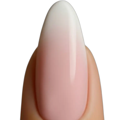 Doigt avec SnapNails Almond Pink & Baby Boomer Nails By Tracy capsules all in one avec base rosée et dégradé blanc intégré.