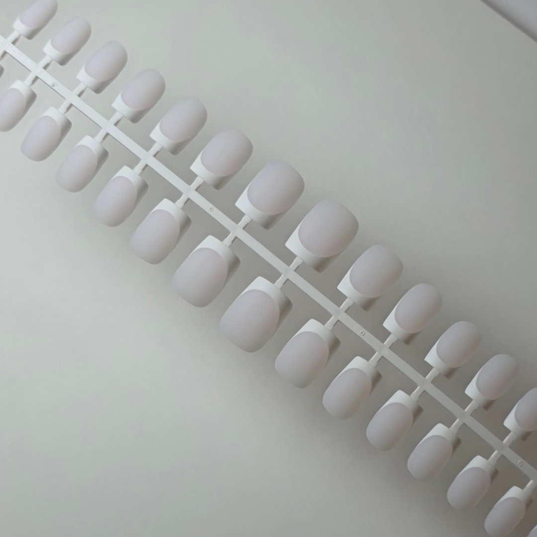 Capsules SnapNails Square Milky White & White de Nails By Tracy présentées hors boîte, format all in one prêt à poser