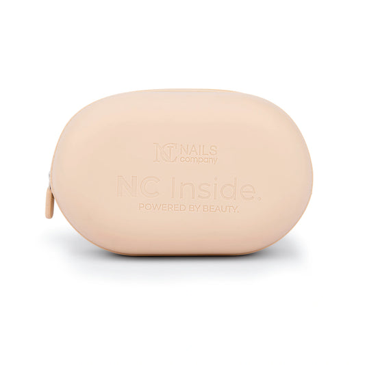 Trousse nude NC Inside Nails Company vue de face avec finition silicone et fermeture zippée.