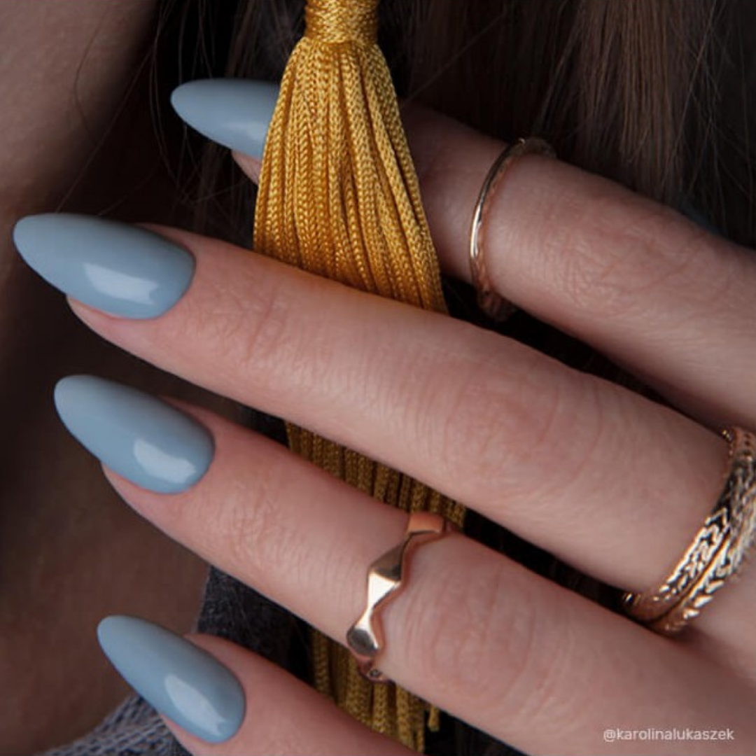 Exemple de pose avec le vernis semi-permanent A.S.A.P. bleu clair de Nails Company, collection Metropolitan
