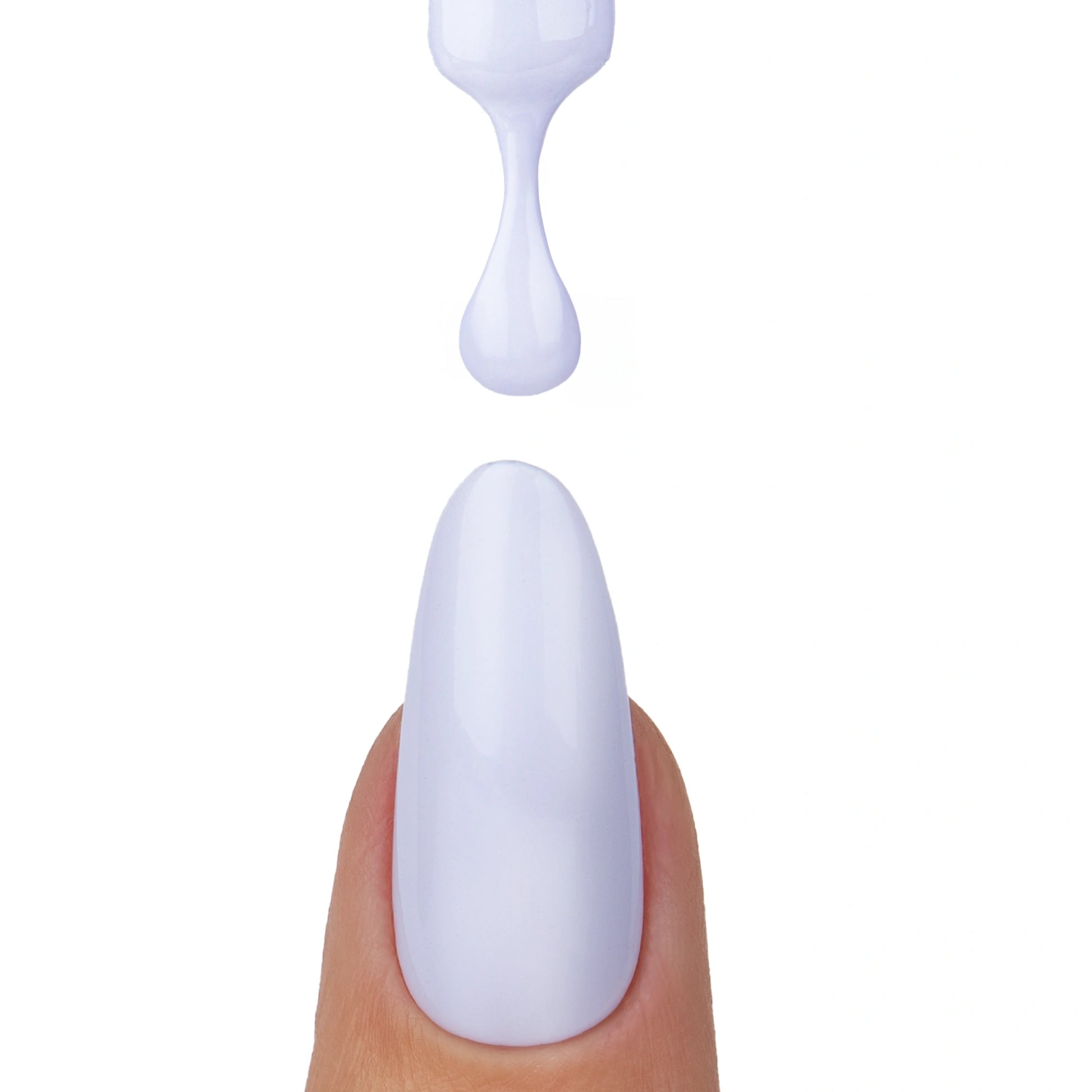 Application du vernis semi permanent Aurelle Nails Company lavande pastel texture cremeuse au pinceau.