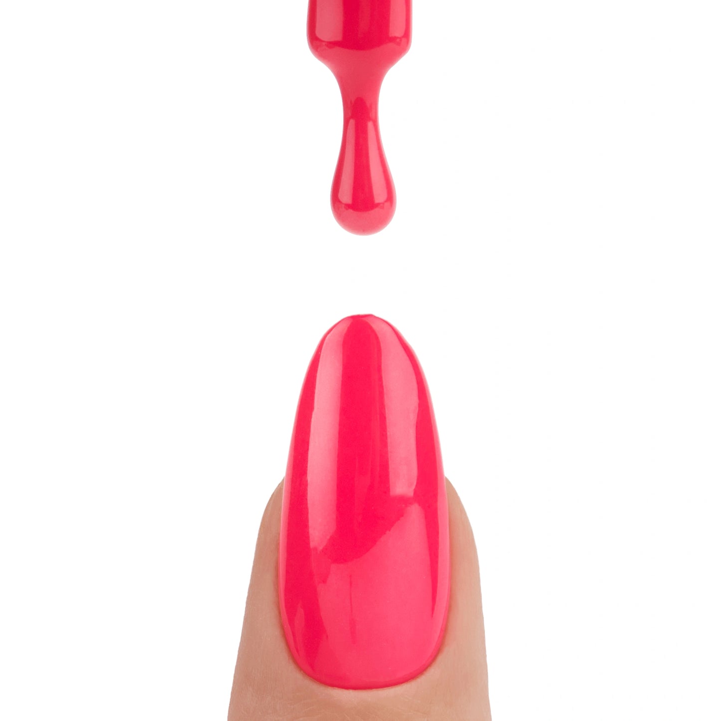 Application du vernis semi permanent Bebesita Nails Company avec pinceau et couleur rose framboise qui coule.