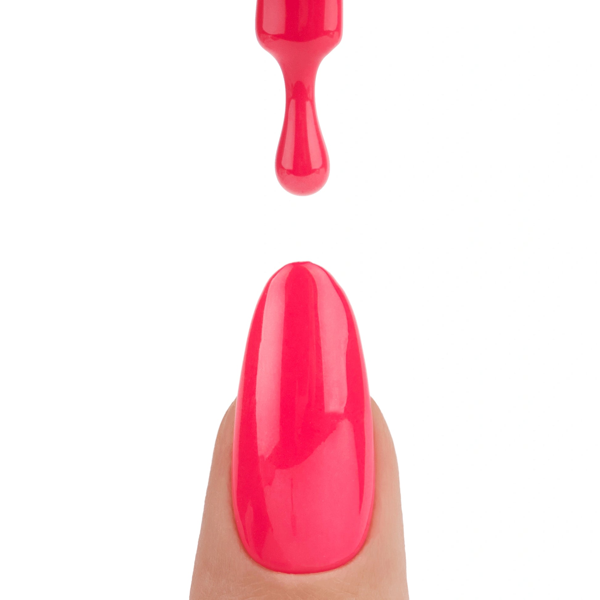 Application du vernis semi permanent Bebesita Nails Company avec pinceau et couleur rose framboise qui coule.