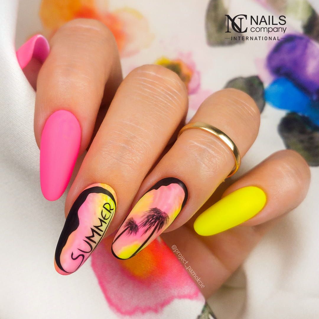 Nail art réalisé avec le vernis semi permanent Caipirinha Bali Nails Company jaune néon.