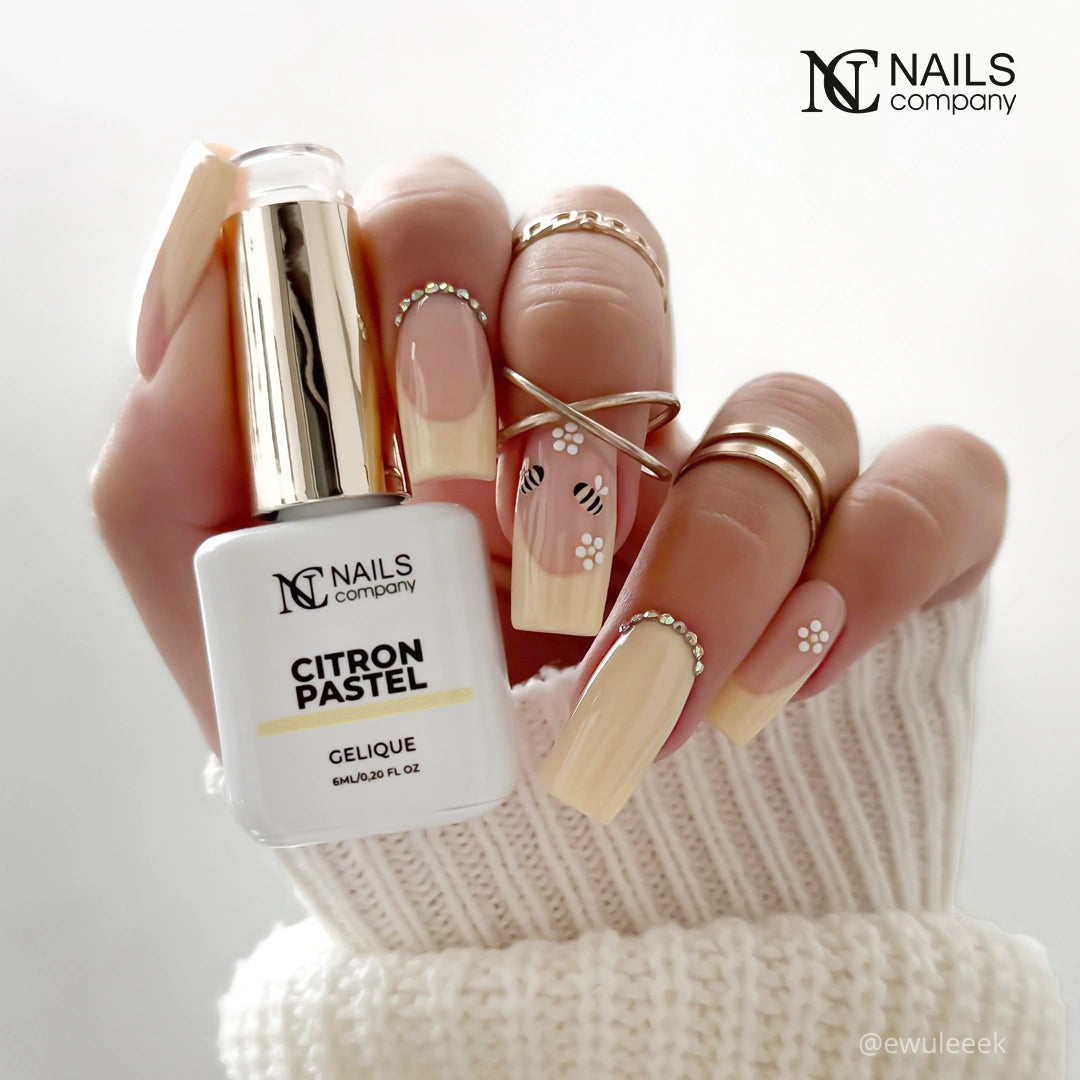Résultat de manucure avec vernis semi permanent Citron Pastel Nails Company jaune pastel collection La Petite.