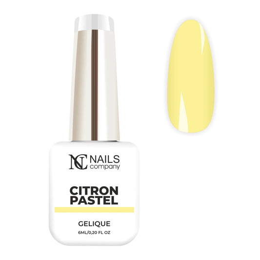 Vernis semi permanent Citron Pastel Nails Company jaune pastel à nuance vanillée de la collection La Petite, flacon avec tips.