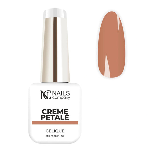 Vernis semi permanent Creme Petale Nails Company nude rosé crémeux de la collection La Petite, flacon présenté avec tips.
