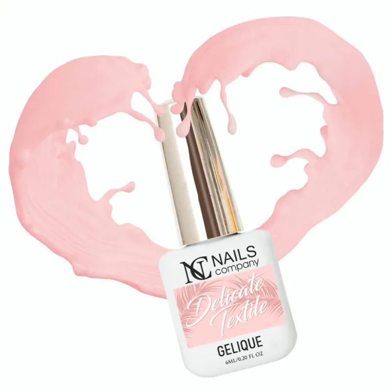 Vernis semi permanent Delicate Textile Nails Company beige rosé semi transparent avec cœur de couleur.
