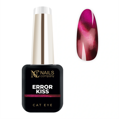Vernis semi-permanent Error Kiss de Nails Company en flacon avec tips, rouge violacé cat eye à effet magnétique Viral Love