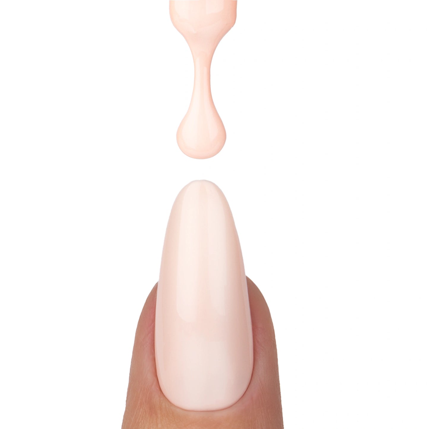 Application du vernis semi permanent Florette Nails Company rose poudré clair nuance pêche texture crémeuse.