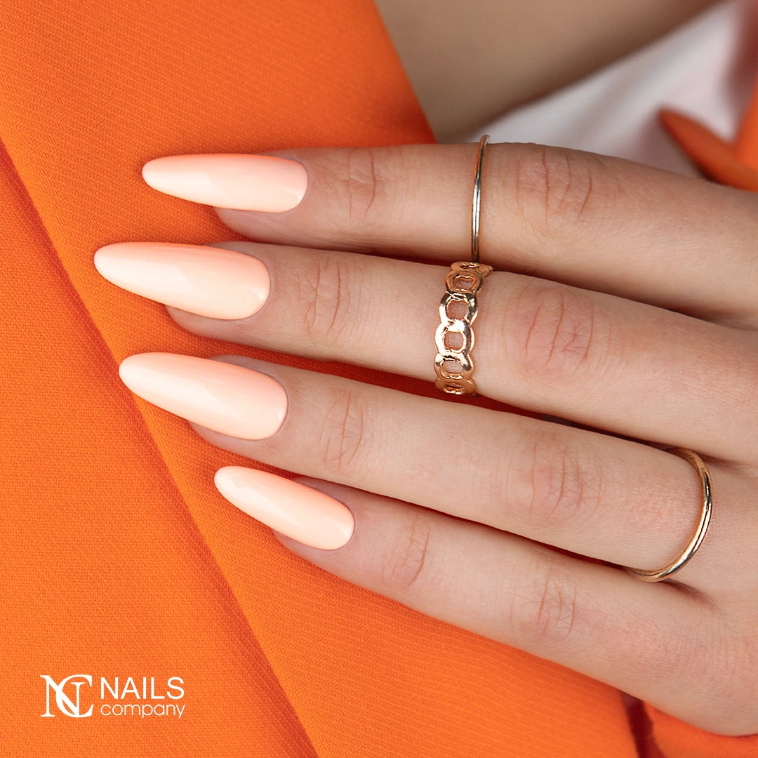 Manucure réalisée avec le vernis semi permanent Florette Nails Company rose poudré clair nuance pêche.