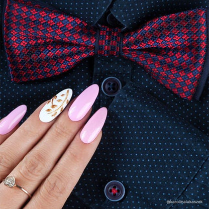 Exemple de nail art avec le vernis semi-permanent Forever & Ever de Nails Company, collection Romance Wedding