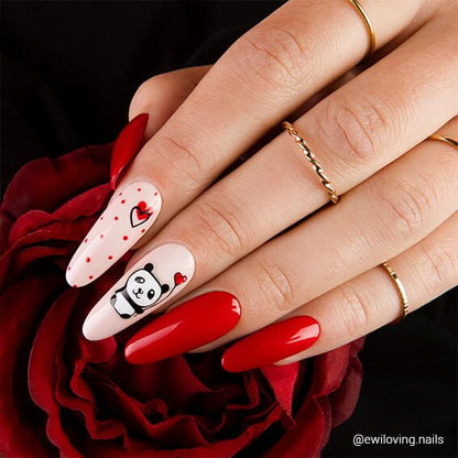 Manucure avec nail art réalisée au vernis semi permanent Friends Nails Company rouge intense.