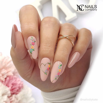 Résultat de manucure avec vernis semi permanent Luminude Nails Company nude beige chaud collection La Petite.