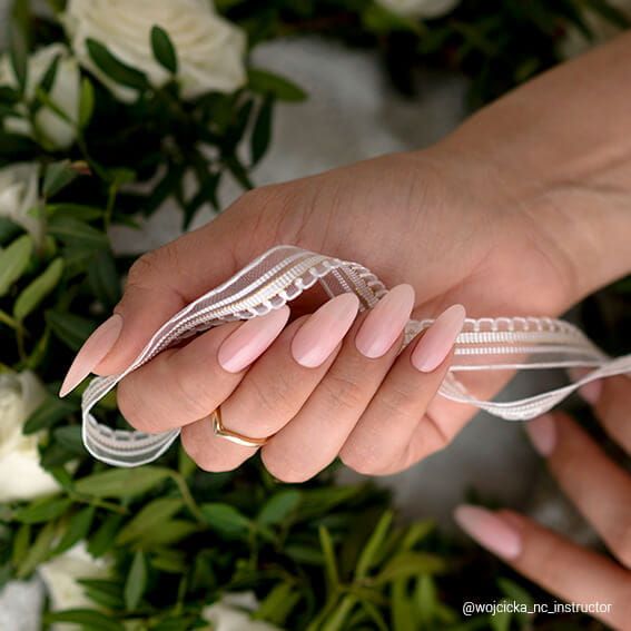 Exemple de pose avec le vernis semi-permanent Macrama de Nails Company, collection Boho Vibes