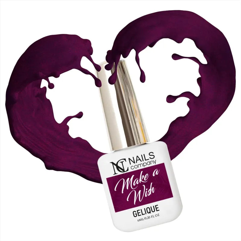 Flacon de vernis semi-permanent Make a Wish de Nails Company, collection PS. I Miss You, entouré d’un cœur de vernis violet foncé